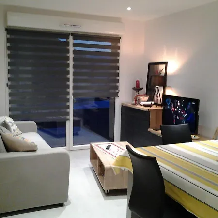 Les Balcons La Haie Des Grisselles Apartment *