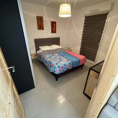 Les Balcons La Haie Des Grisselles Apartment *