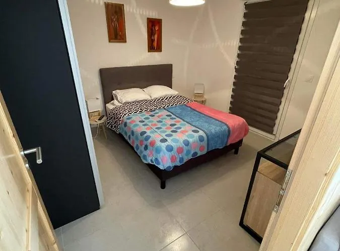 Les Balcons La Haie Des Grisselles Apartament *